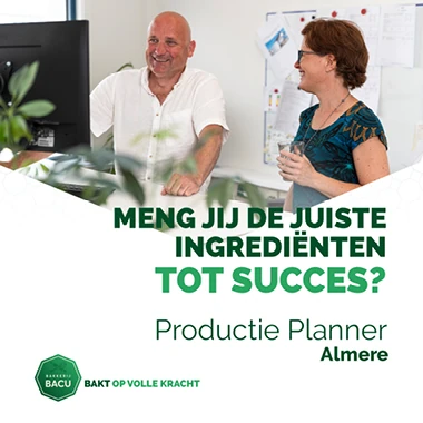 Poster met een lachende man en vrouw in een kantooromgeving, met de tekst meng jij de juiste ingrediënten tot succes en een vacature voor productie planner in Almere