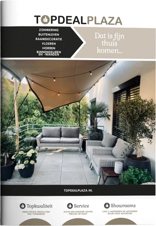 Voorkant van de brochure van TopDeal Plaza met een afbeelding van een zonnig terras/balkon met een zonnenscherm. 