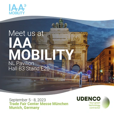 Tegel met de tekst Meet us at IAA MOBILITY. Een evenement in München wat heeft plaatsgevonden op 5 tot 8 september 2023.