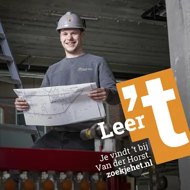 Tegel met de tekst: Leer 't. Je vindt 't bij Van der Horst. zoekjehet.nl