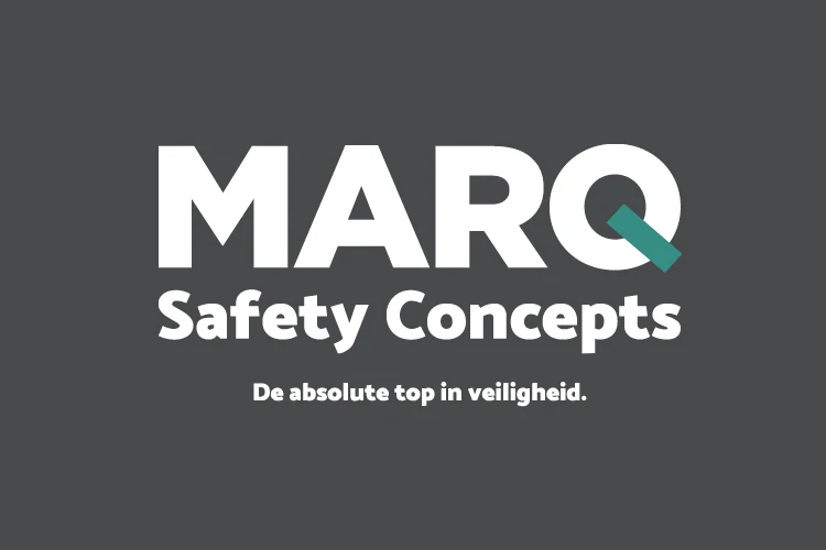 Het logo van MARQ Safety Concepts op een grijze achtergrond