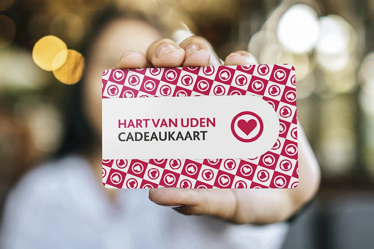 Een close-up van de cadeaukaart van Hart van Uden.