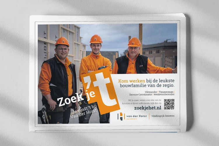 Krantenartikelen van Van der Horst met de tekst: Kom werken bij de leukste bouwfamilie van de regio.