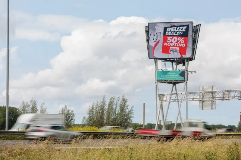 reuze-deals-billboard.webp
